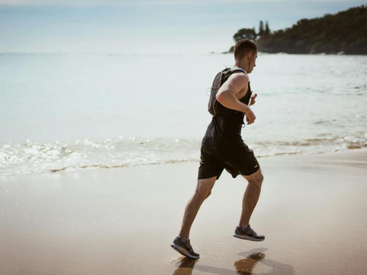 Maður Rennur Á Strond